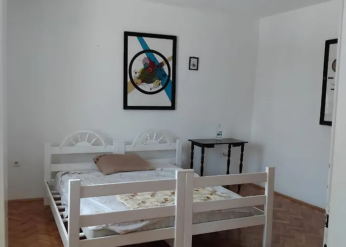 旅馆 Mari 波德戈里察